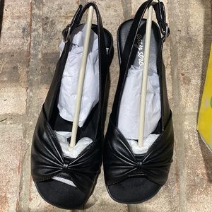 Easy Street Fantasia sling back dress sandal size 6